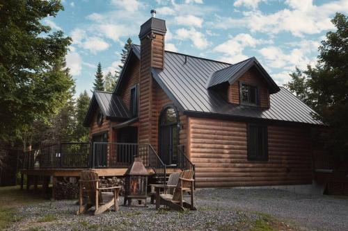 Nominingue Ski Chalet | Chalet Bonheur -Rustique- Pet friendly