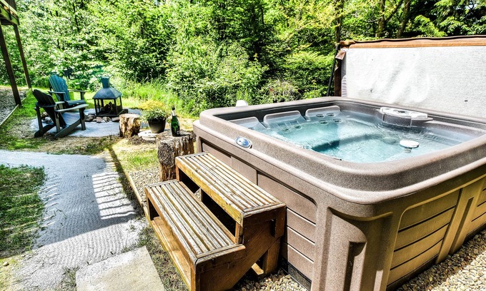 Labelle Ski Chalet | Chalet Boreal - Private Hot Tub, Lake, Kayaks, Pool Table, Incredible Retreat!