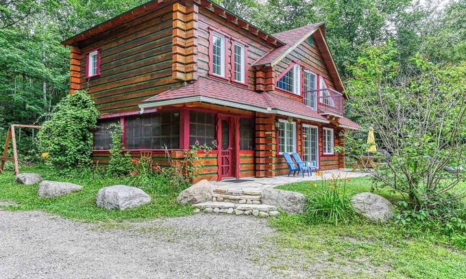 Mauricie Cottage | Chalet LeSuisse-Beautiful Mountain Views, Spa, Nature
