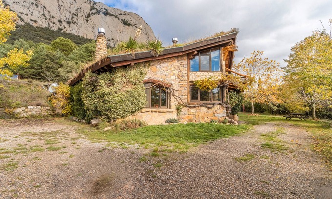Boixols Ski Chalet | Chalet 'Cal Serrat' with Mountain View, Private Terrace and Wi-Fi