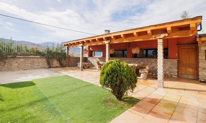 Puigcerda Ski Chalet | Chalet 'Can Ricart' with Private Terrace, Wi-Fi and Air Conditioning
