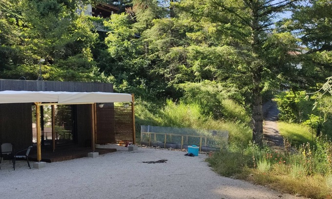 Cahors Ski Chalet | Chalet Climatisé au Calme, 4 Personnes