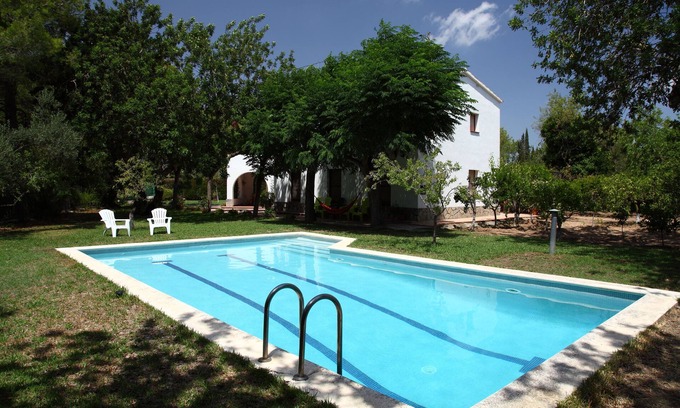 Tortosa Ski Chalet | Chalet con Piscina y privado garden, Wi-Fi, among mar y montaña