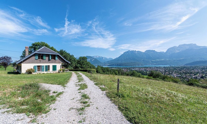 Saint-Jorioz Ski Chalet | Chalet 'Des Bruyères' with Lake View, Private Terrace and Wi-Fi