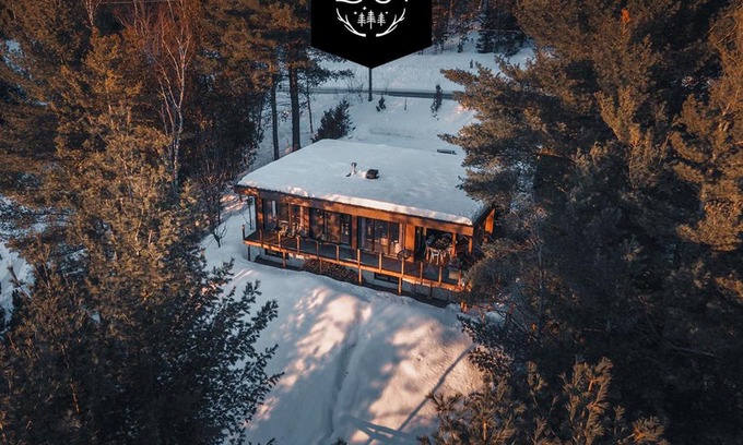 Chertsey Ski Chalet | Chalet DesignPur on the lake