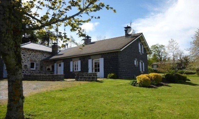 Araules Cottage | Chalet familial près de la forêt avec grand terrain, jeux pour enfants et cheminée