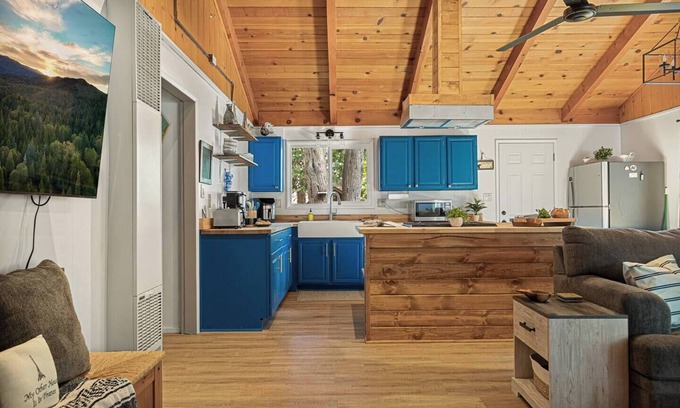 Big Bear Lake Cabin | Chalet Gramont + Hot Tub + Pet Friendly