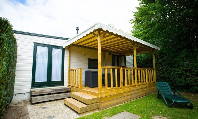 Drunen Ski Chalet | Chalet in Duinhoeve with Van Gogh Style