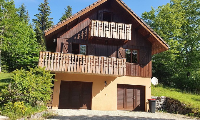 Le Poizat-Lalleyriat Ski Chalet | Chalet in quiet location Le Poizat