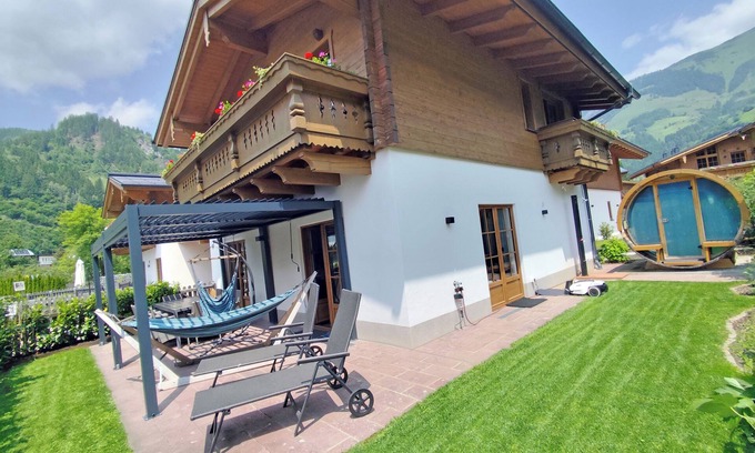 Rauris Ski Chalet | Chalet in Rauris with a sauna right by the lift