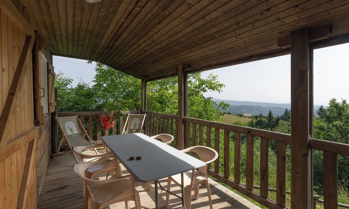 Gravieres Ski Chalet | Chalet 'Jordan - Mas Lachamp' with Mountain View, Shared Pool and Air Conditioning