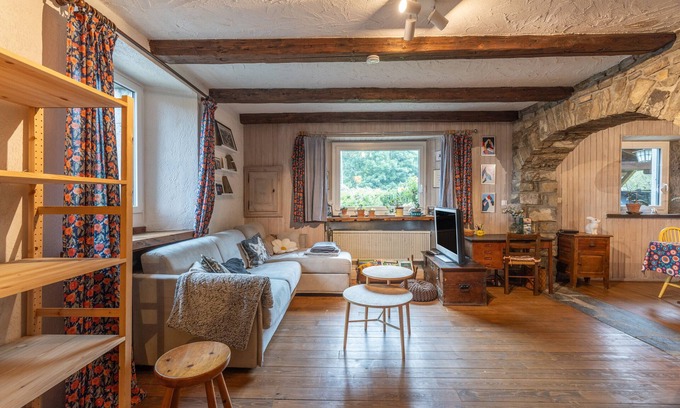 Araches-la-Frasse Ski Chalet | Chalet 'Magnifique Aux Carroz' with Mountain View, Private Terrace and Wi-Fi