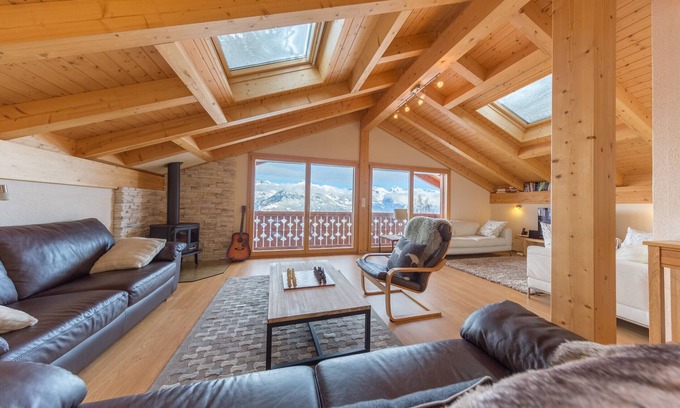Saint-Pierre-de-Clages Ski Chalet | Chalet Nid Blanc wood burning hottub