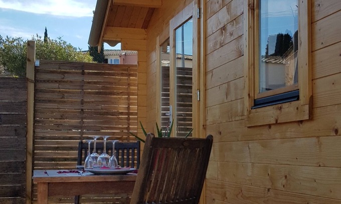 Les Pennes-Mirabeau Cottage | CHALET - PRIVATE JACUZZI