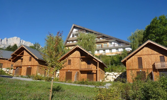 Gresse-en-Vercors Apartment | Chalet Retreat Near Slopes