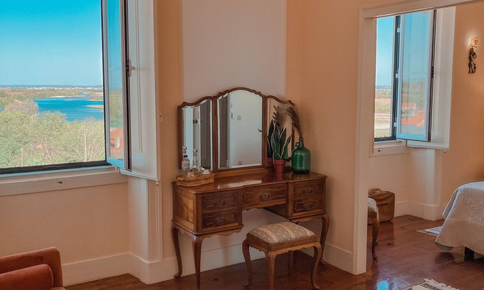 Santarem Ski Chalet | Chalet Santa Iria - Charming House 2 rooms with river view