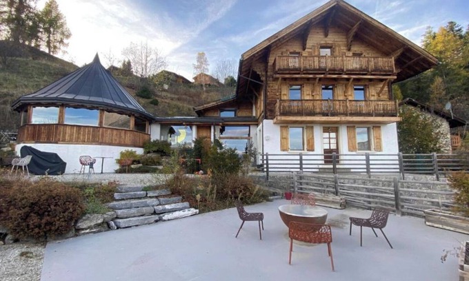 Chamoson House | Chalet sleeps 12 - exceptional view - close to the slopes and thermal baths