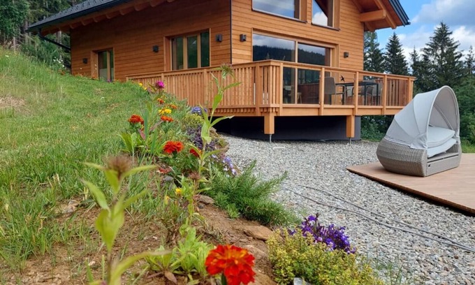 Hirschegg Ski Chalet | Chalet Sound of Nature - Pool and panorama sauna