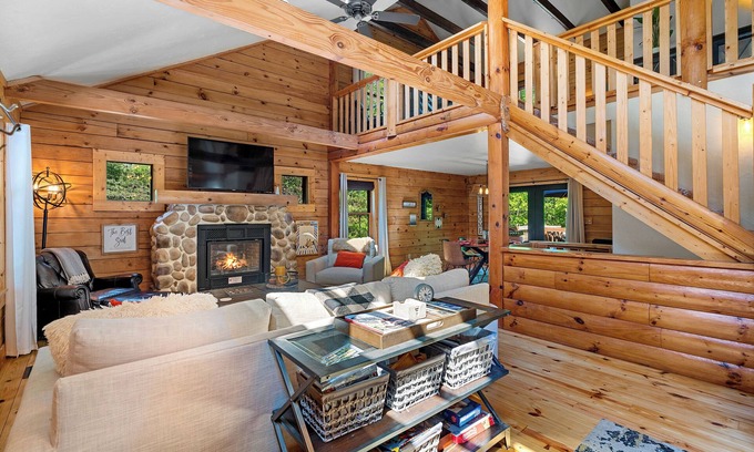 Lake Lure Cabin | Chalet Vie at Lake Lure - Sleeps 7, fire pit, fireplace, dog friendly