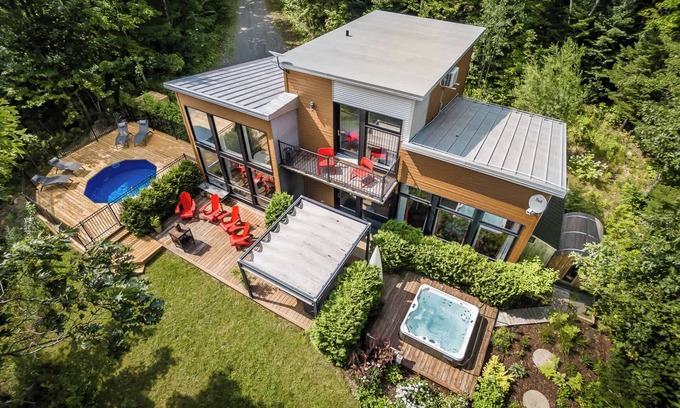 Sainte-Beatrix Ski Chalet | Chalet Villa Bianca Spa & river access