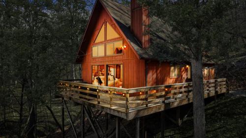 Basye Ski Chalet | Chalet w Huge Deck, Grill, WiFi, Mins to Bryce!