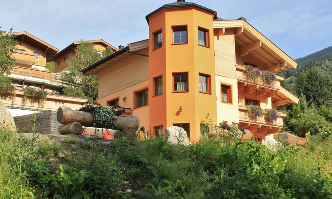 Vorderglemm Ski Chalet | Chalet with sauna on the slopes