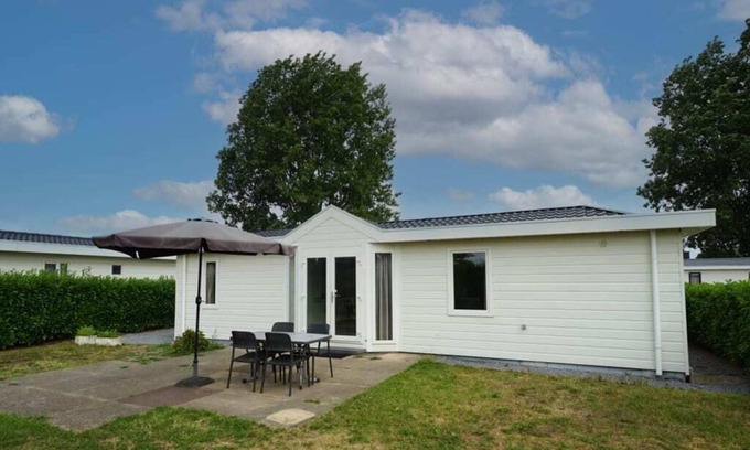 Dordtse Biesbosch Ski Chalet | Chalet with 2 bedrooms and a dishwasher