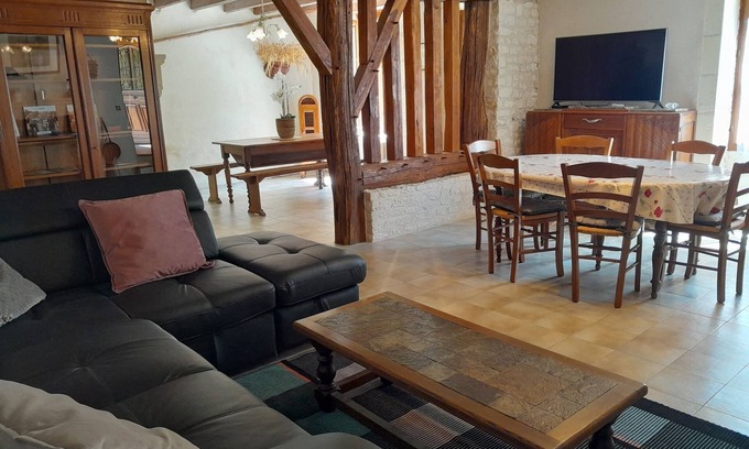 Pellevoisin Villa | Chaleureuse longère-4 chb-jardin- wifi- 3 étoiles