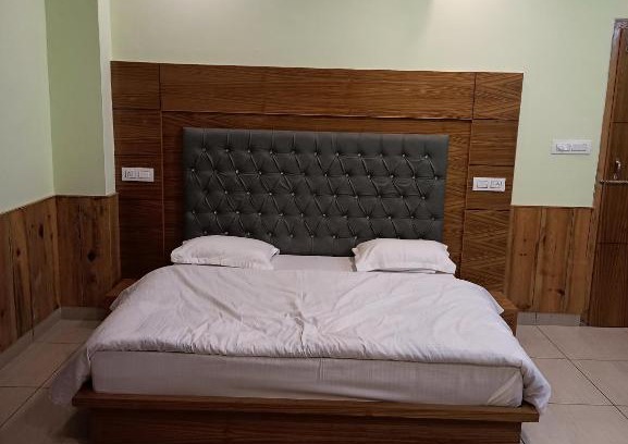 Shamshi Bed & Breakfast | CHAMAN BASERA