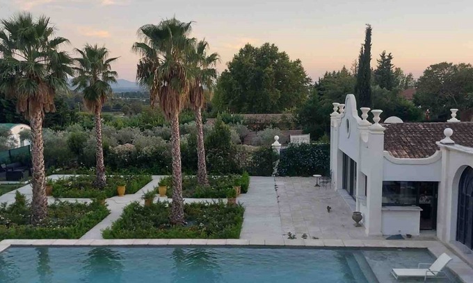 Aix-en-Provence House | chambre Aix-en-Provence·swiming Pool.Garden.Vue.marble bathroom.palm grove.