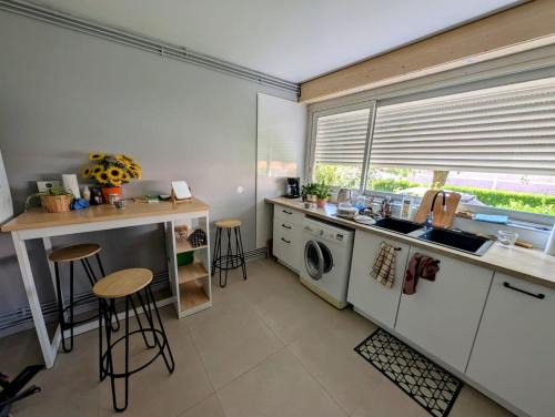 Ancely House | Chambre cozy, vue sur jardin, proche Tram centre ville & aéroport