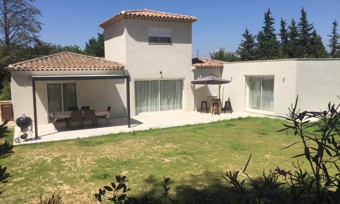 Cabries Bed & Breakfast | Chambre d hôtes Cabries Calas 5 min gare TGV Aix Pôle d activités d Aix en Provence et Arena