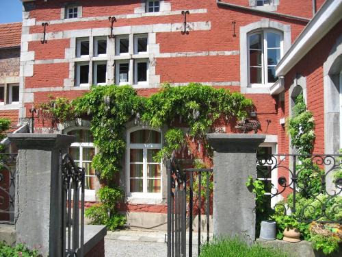 Huy Bed & Breakfast | Chambre d'Hôtes Les Augustins - Parking sécurisé - Borne de recharge