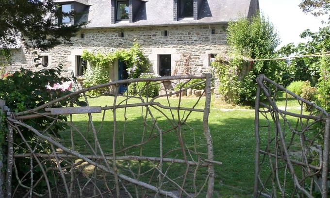 Le Ru Bed & Breakfast | Chambre d'hôtes Suite 53m2 ou Caravane vintage avec cuisine et salle de bains privées, B&B 53m2 Suite or Vintage caravan with private kitchen and bathroom