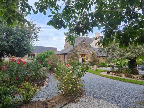 Les Fougerets Bed & Breakfast | Chambre d'hôtes Saint Jacob Relais de Chasse du XVIII Siècle