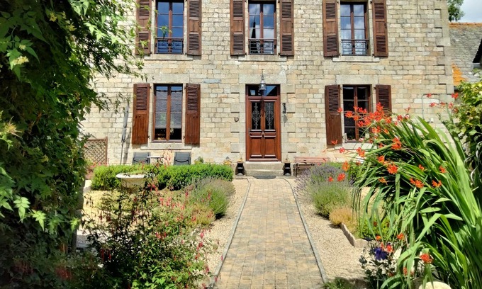 Lescouet-Gouarec Bed & Breakfast | Chambre D'hote in Old Presbytery in heart of Brittany