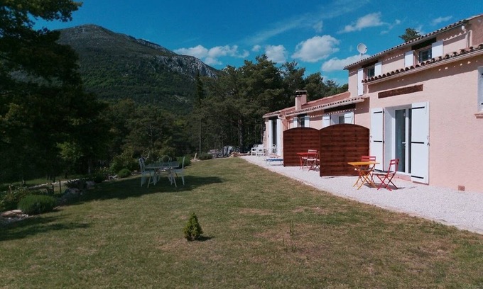 La Bastide Bed & Breakfast | Chambre d'Hôtes at 1035m altitude - 30 min from the Verdon Gorges and lakes
