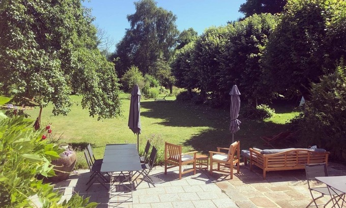 Lignieres-Orgeres Bed & Breakfast | Chambre Double de Charme, vue Parc Paysager, Maison D'hôtes, Ancien Presbytère