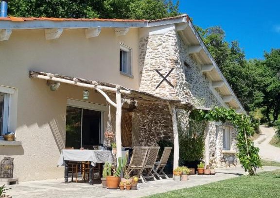 Peyrins Bed & Breakfast | Chambre double en pleine nature "La Clairière de l'Ange"
