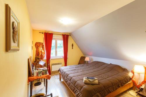 Soultz-sous-Forets House | Chambre grand lit dressing wi fi