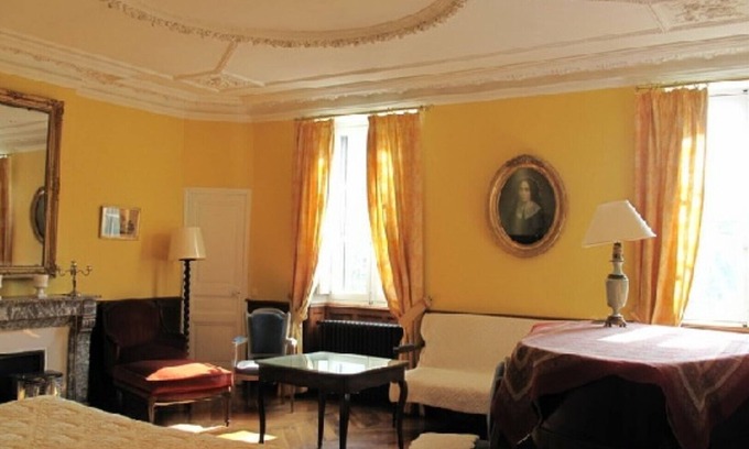 Bez-et-Esparon Bed & Breakfast | CHAMBRE JAUNE IN CHATEAU MASSAL