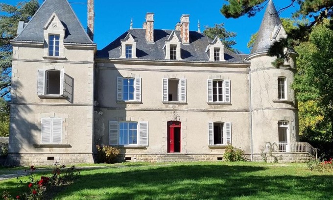 Saint-Etienne-du-Bois Bed & Breakfast | Chambres d'hôtes Château de Saint Etienne du Bois