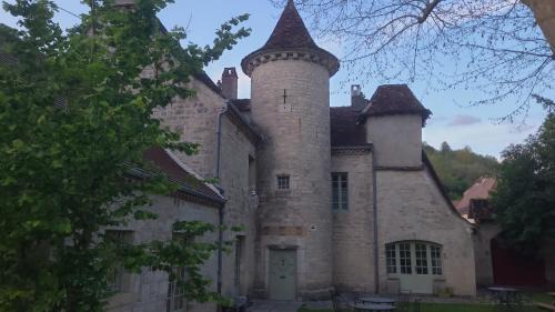 Vaillac Bed & Breakfast | Chambres d'hotes Domaine de Feneyrol