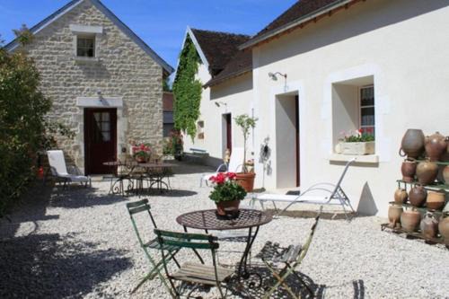 Vezinnes Bed & Breakfast | Chambres et table d'hôtes Saint Nicolas, maisonnettes individuelles dans propriété privée