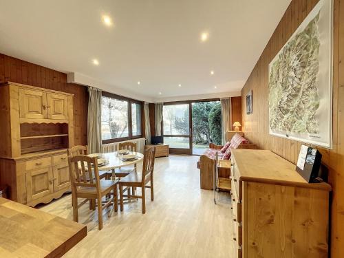 Chamonix City Centre Apartment | Chamonix: Appt 2P, 4 pers, terrasse, parking, proche centre et télécabine - FR-1-507-26