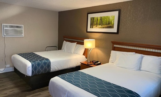 Pembroke Hotel | Champlain Motor Inn