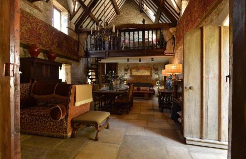 Castle Combe House | Chandlers, fabulous great hall in the heart of Castle combe