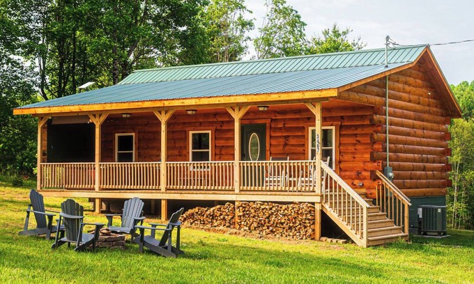 Piper Gap Cabin | Chantilly Ridge - Hot Tub & Wi-Fi, Near Blue Ridge Parkway