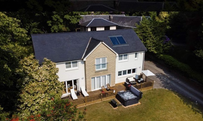 Kilcreggan Cottage | Chapelhill-Sleeps 8 - sleeps 8 guests in 4 bedrooms