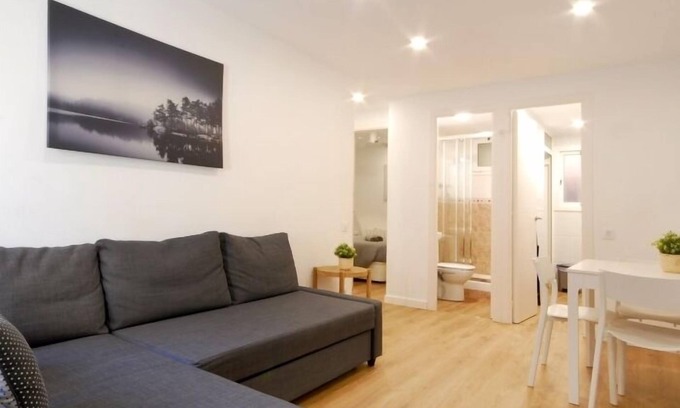 Collblanc y La Torrassa Apartment | Charming apartment near Barcelona